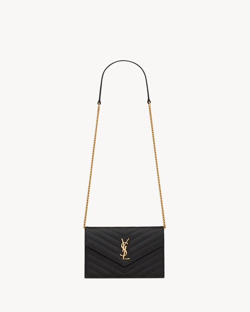 CASSANDRE ENVELOPE CHAIN WALLET EN CUIR GRAIN DE POUDRE Auralise